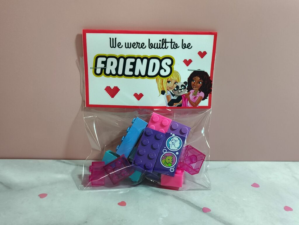 Bolsitas de celofán con toppers personalizados impresos en papel fotográfico.