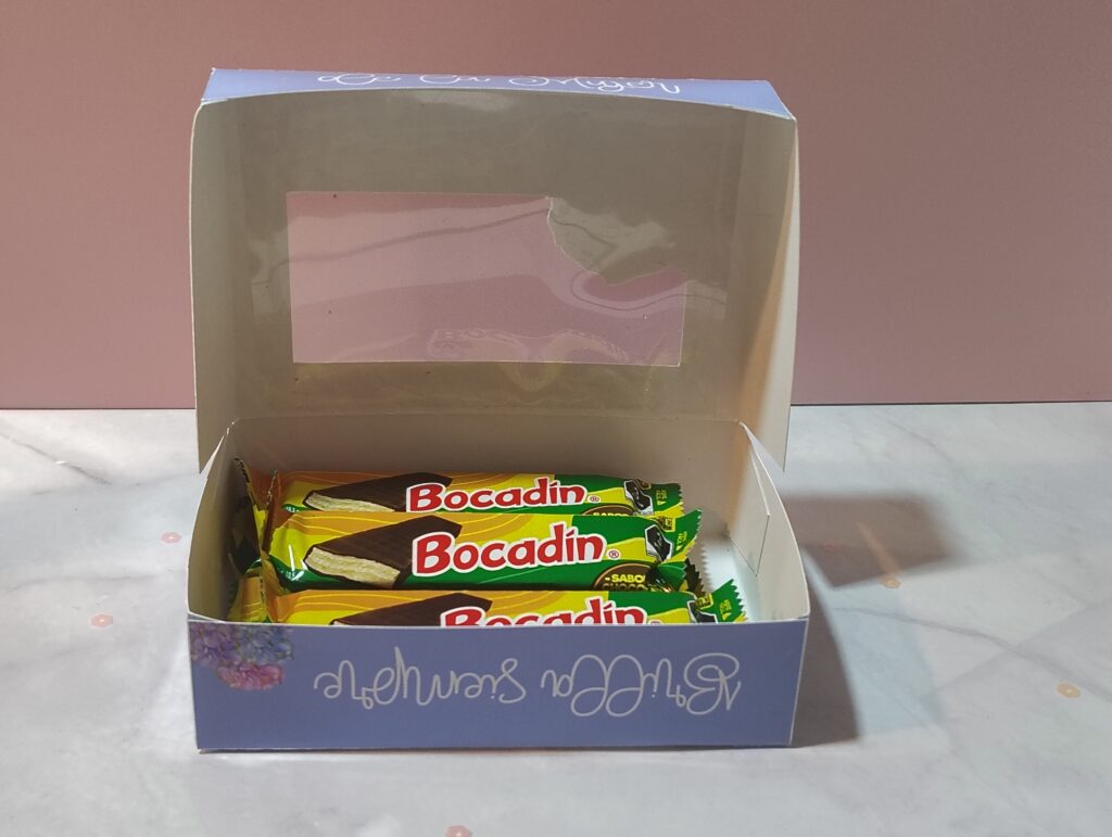 Caja imprimible con ventana para dulces Día de la Mujer diseñada en Canva